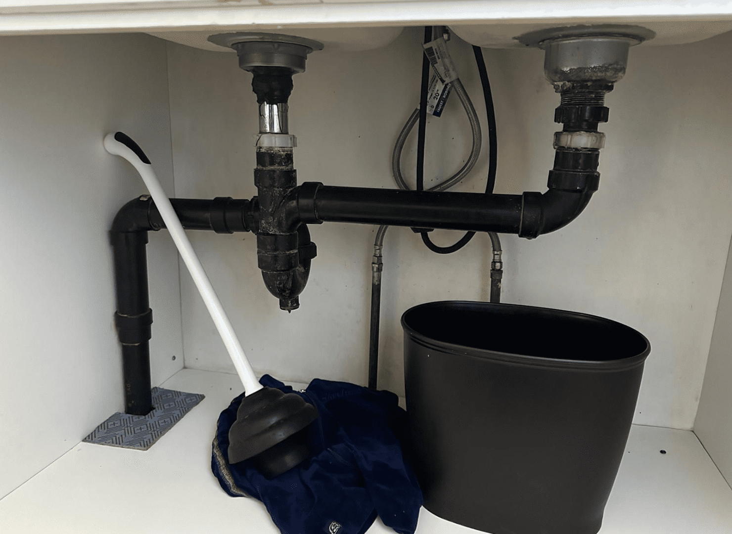 How much does a plumber cost to unclog a drain in Canada - Delta Plumbers
