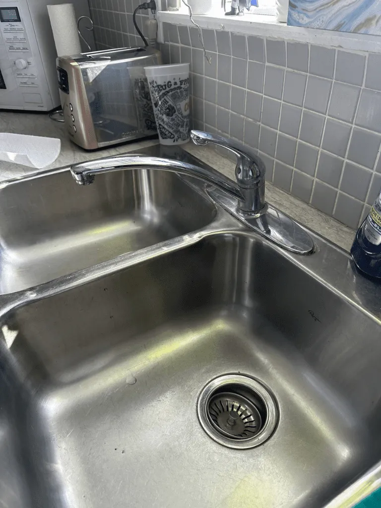 Kitchen Faucet Repair Service by Expert in Vaughan - Delta Plumbers